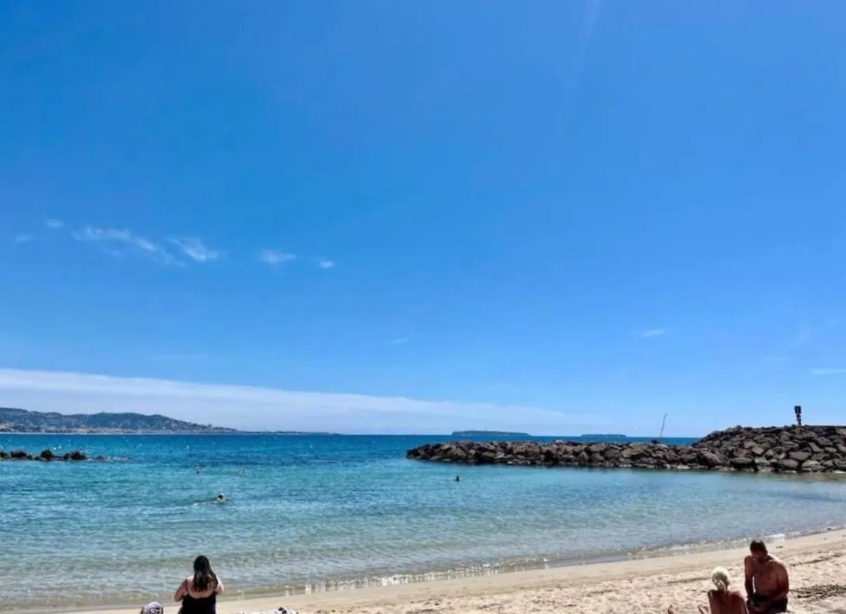Apartment Magnifique T2 Residence Luxe Mandelieu Cannes Plage Privee Piscine Tennis Restaurant France